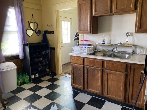 1346 Plainfield Ave, Grand Rapids MI 49505-4703 exterior