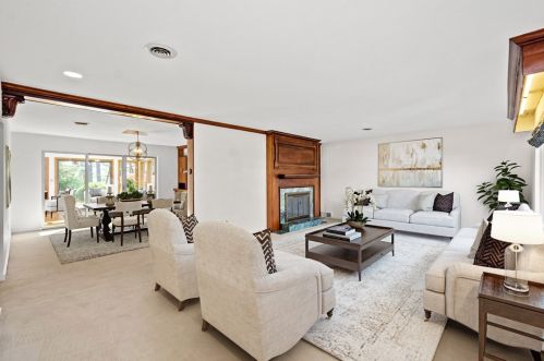 1243 Pinewood Dr, Pittsburgh PA  15243-1811 exterior