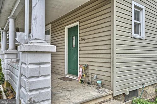 207 Canal St, Hummelstown, PA 17036-9225