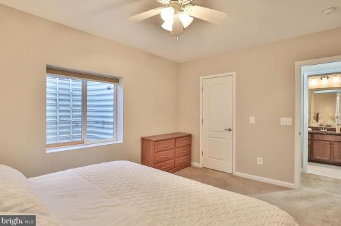 16609 Fox Chase Ct, Leesburg VA 20176-7845 exterior