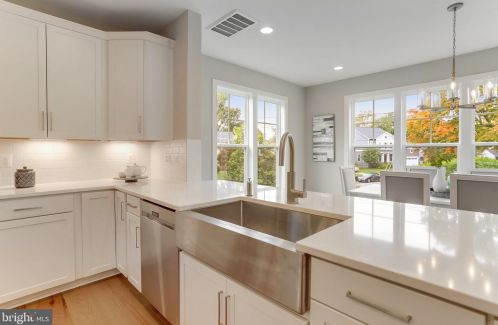 920 Darton Dr, Alexandria VA 22308-2021 exterior