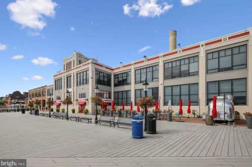 5823 Monticello Rd, Alexandria VA 22303-1302 exterior