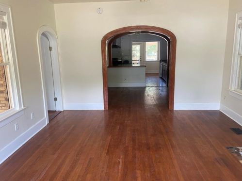 709 Carolyn Ave, Austin TX  78705-1711 exterior