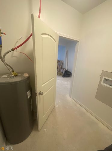 1401 Mcclelland Ave, Atlanta GA  30344-1610 exterior