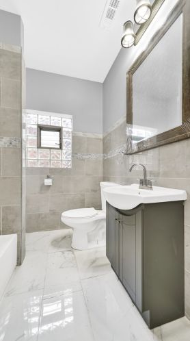 5820 Campbell Ave, Chicago IL 60659-5011 exterior