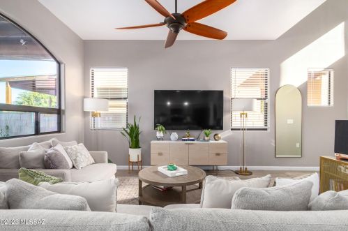 8772 Perry Park Cir, Tucson AZ 85730-1302 exterior