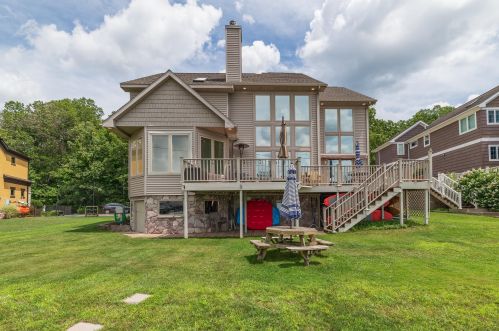 952 Eagle Lk Dr, Kalamazoo MI 49009-8429 exterior