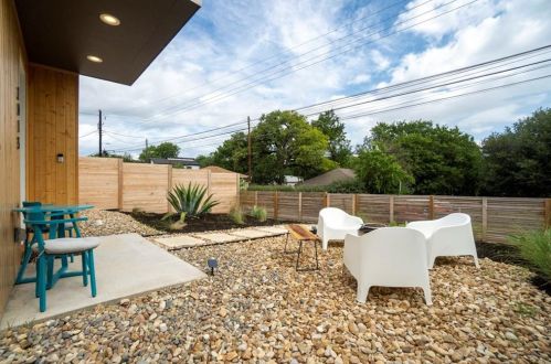 2015 10th St, Austin, TX 78702-3409