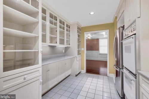 2022 Locust St, Philadelphia PA 19103-5614 exterior