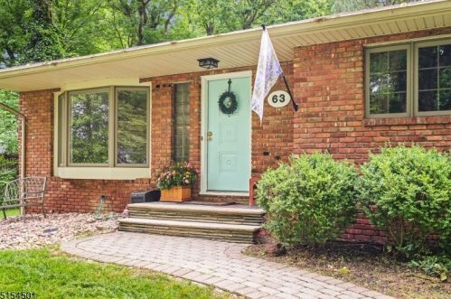 63 Evergreen Dr, Berkeley Heights, NJ 07922-1723