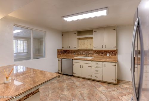 4602 Seneca St, Tucson AZ  85712-3272 exterior