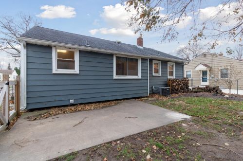 2119 Golfview Ave, Kalamazoo MI 49001-5223 exterior