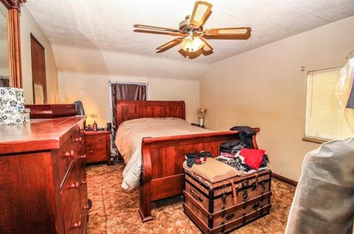 1313 Greentree Rd, Pittsburgh PA 15220-2004 exterior