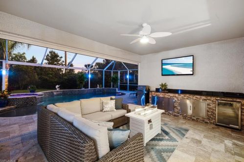 8510 Karina Ct, Naples FL 34114-2752 exterior