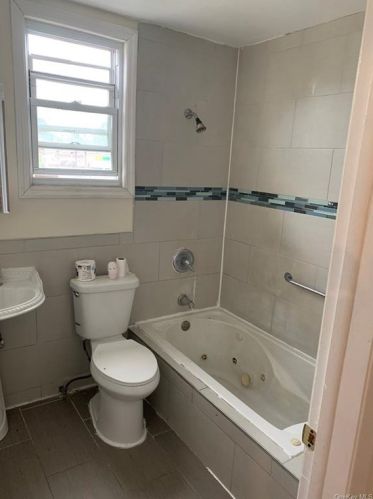 4023 Gunther Ave, Bronx NY 10469-2727 exterior