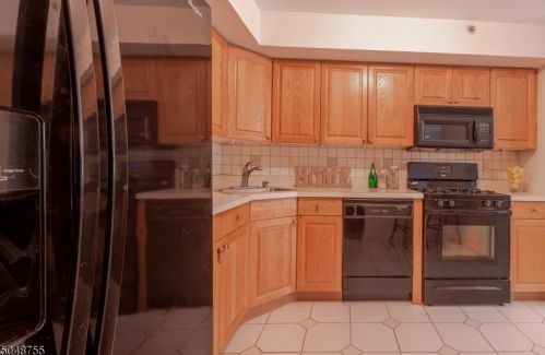 18 Springholm Dr, Berkeley Heights NJ  07922-2721 exterior