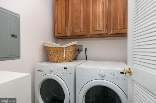 834 Princeton Kingston Rd, Princeton NJ 08540-4128 exterior