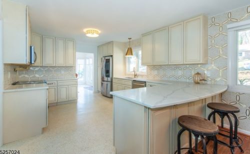 24 Freeman Ave, Parsippany NJ 07834-2419 exterior