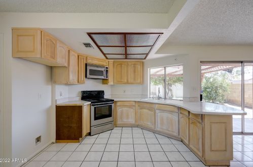 6439 16th Pl, Phoenix, AZ 85042-4569