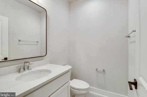 6208 Kellogg Dr, Mc Lean VA  22101-3121 exterior