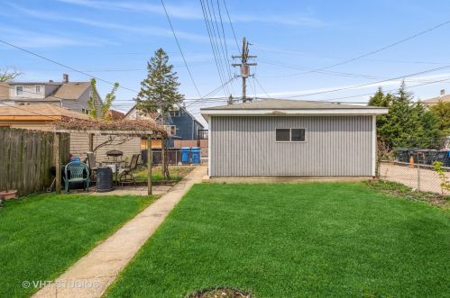 10448 Avenue, Chicago IL 60617-6239 exterior