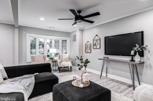 10 Ivy Ln, Glen Burnie MD 21060-7213 exterior