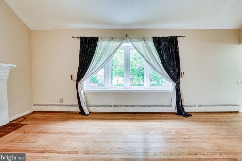 4301 Laurel Rd, Alexandria VA 22309-2520 exterior