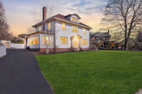 55 Oakley Rd, Woonsocket, RI 02895-1951