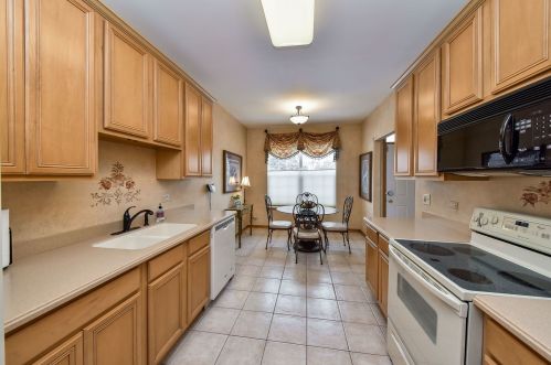 502 Pheasant Trl, Saint Charles, IL 60174-8847