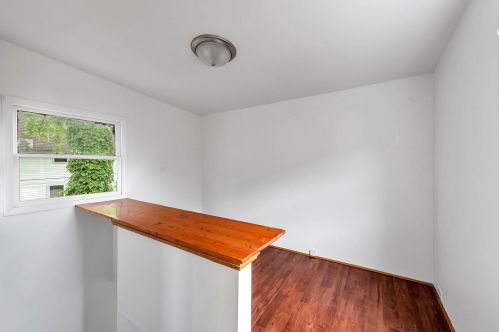 1560 Wealthy St, Grand Rapids MI 49506-2748 exterior