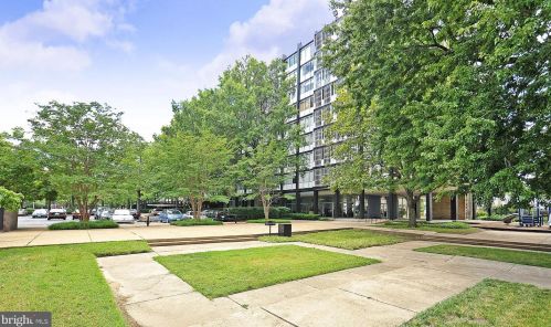 1311 Delaware Ave, Washington DC 20024-3930 exterior