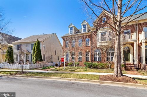 209 Creek Valley Ln, Rockville, MD 20850-5603