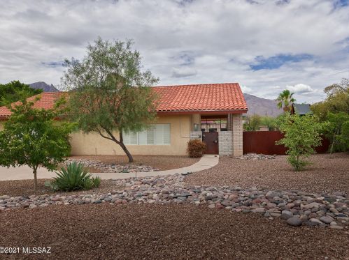 5677 Camino De La Noche, Tucson AZ  85718-4420 exterior