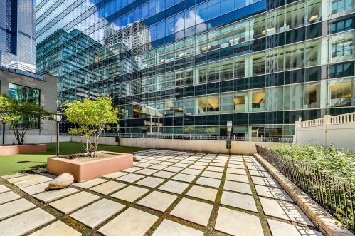 125 Jefferson St, Chicago IL  60661-3609 exterior