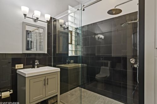 2147 Dickens Ave, Chicago IL 60639-3433 exterior