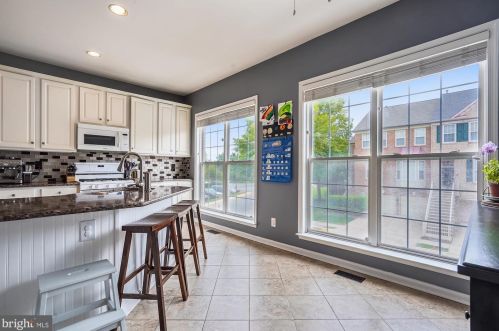 6114 Manchester Park Cir, Alexandria VA  22310-4948 exterior