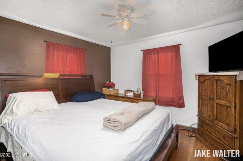 2392 Thornwood St, Wyoming MI exterior