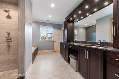 111 Clinton Ave, Elmhurst IL 60126-2906 exterior