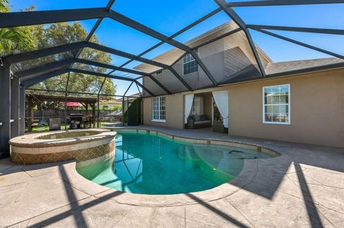 53 Johnnycake Dr, Naples FL 34110-1345 exterior