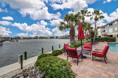 9101 Vanderbilt Dr, Naples, FL 34108-2308