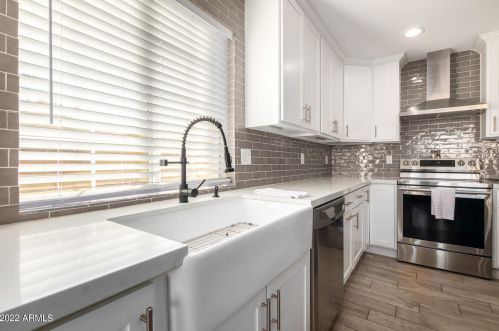 11605 37 Pl, Phoenix AZ 85050-2699 exterior