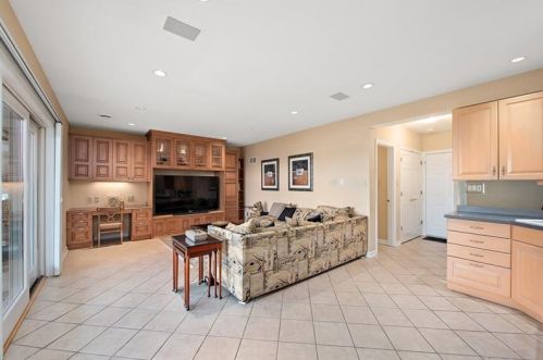 626 Grandview Ave, Pittsburgh PA 15211-1442 exterior