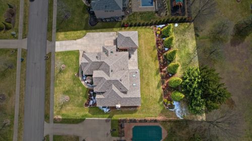 2520 Minton Dr, Moon Twp PA  15108-9207 exterior