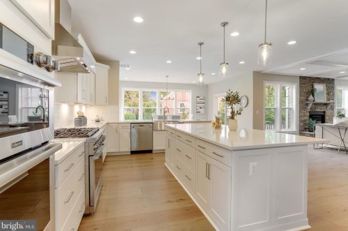 920 Darton Dr, Alexandria VA 22308-2021 exterior