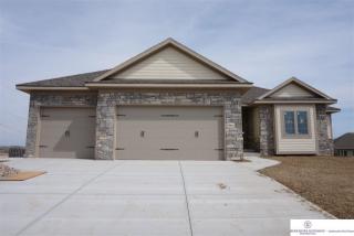 17906 Camelback Ave, Omaha NE  68136-1979 exterior