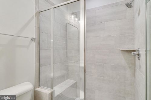 6208 Kellogg Dr, Mc Lean VA  22101-3121 exterior