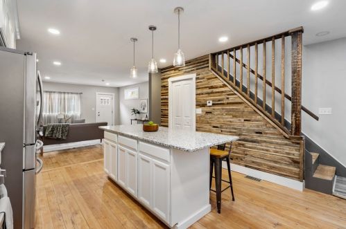 1814 Fox Way, Pittsburgh PA  15203-1732 exterior