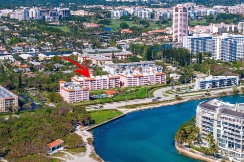 1040 Banyan Rd, Boca Raton, FL 33432-7683