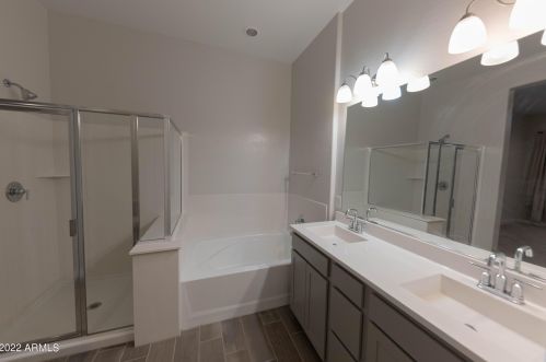 3033 37th Way, Phoenix AZ  85018-2219 exterior