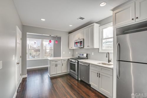 214 Hamilton St, New Brunswick NJ  08901-1846 exterior